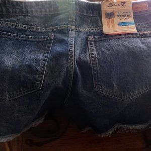 Women's jean shorts ripped style